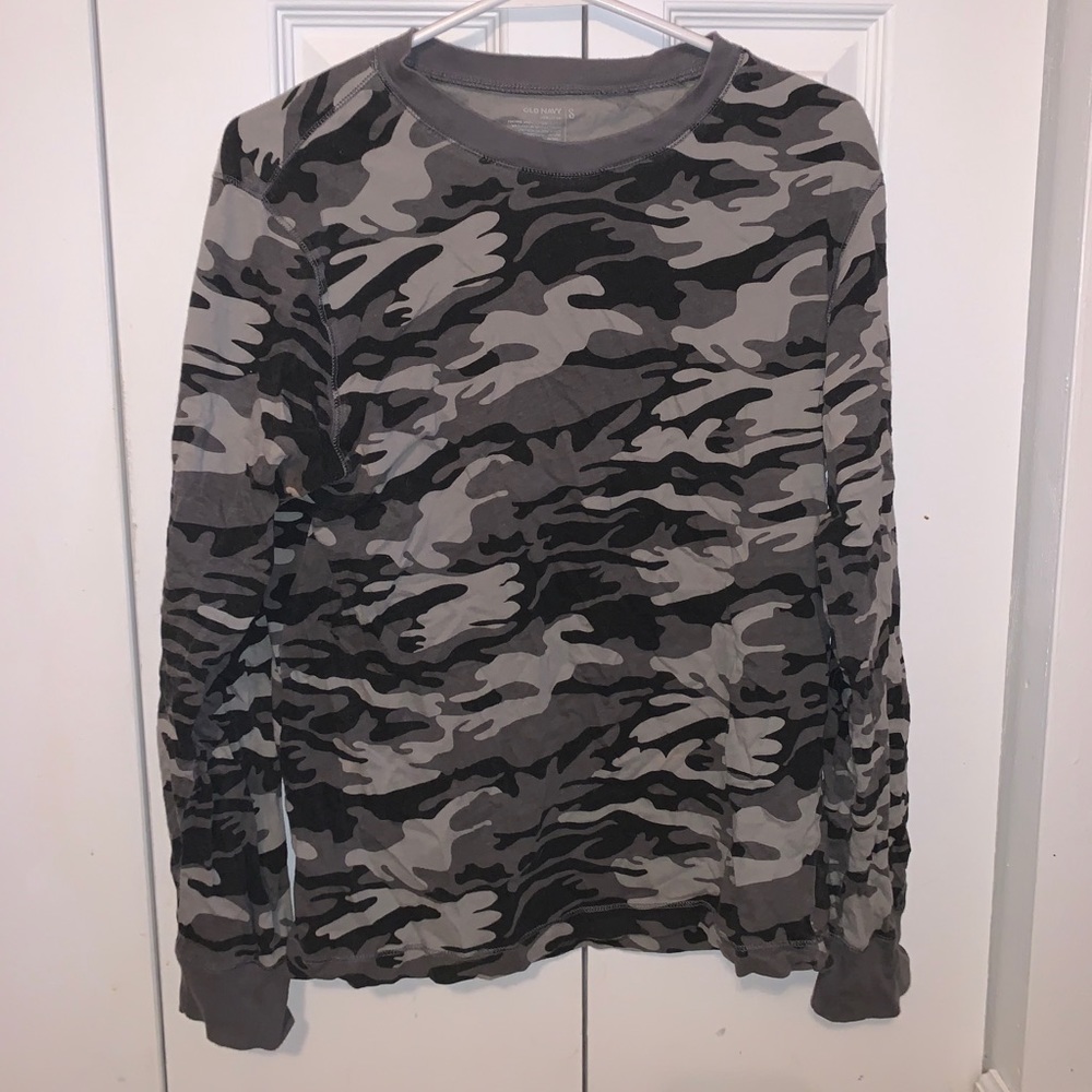 Old Navy camo long sleeve shirt size small